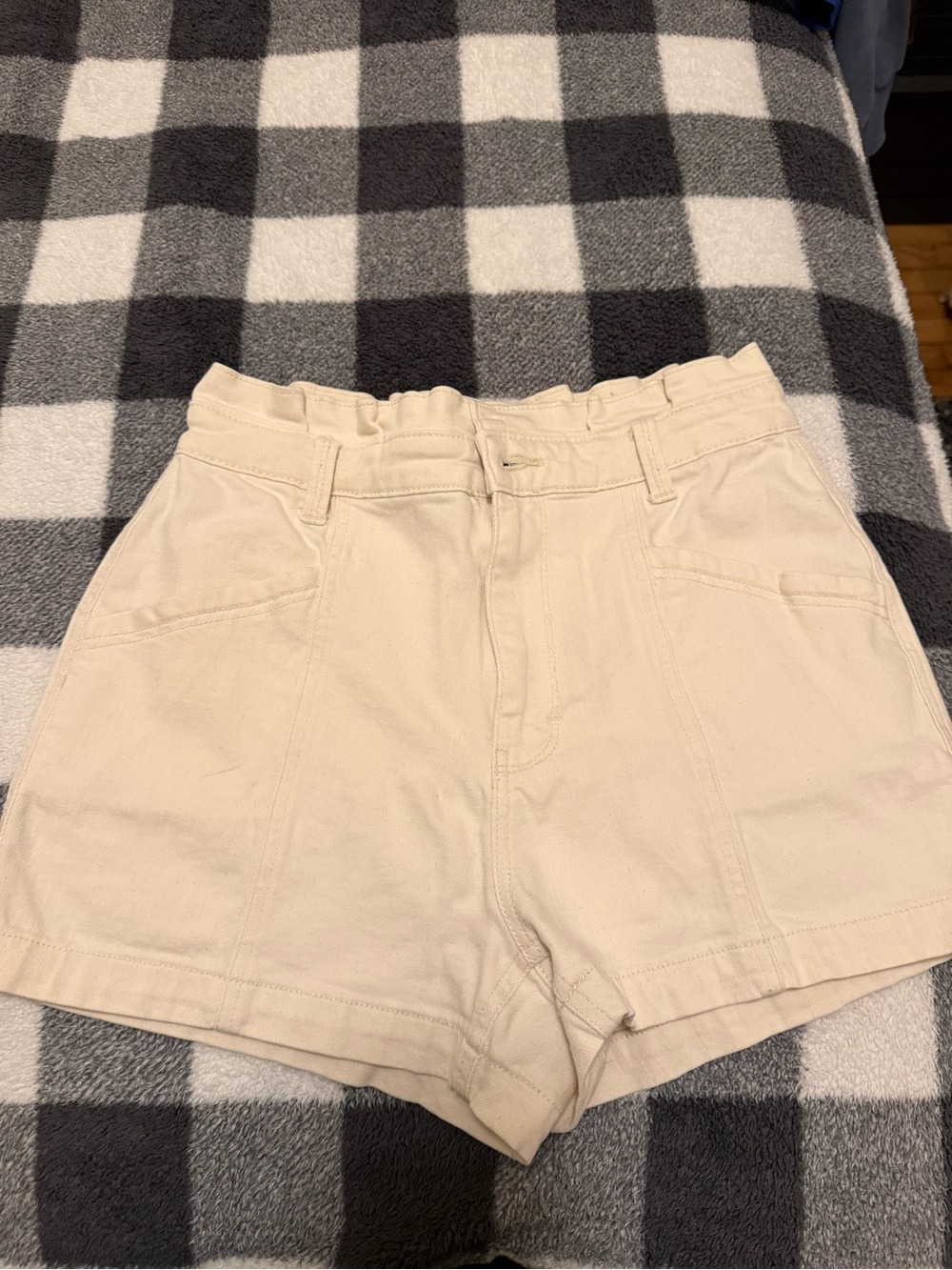 Universal Thread High-Rise Cream Casual Shorts